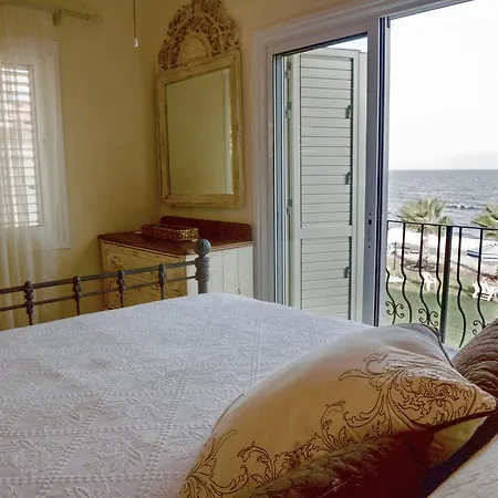 Fishbone Seafront House Vakantiehuis *