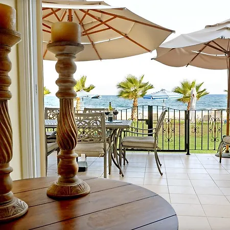 Fishbone Seafront House Casa vacanze