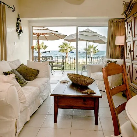 Fishbone Seafront House * Larnaca