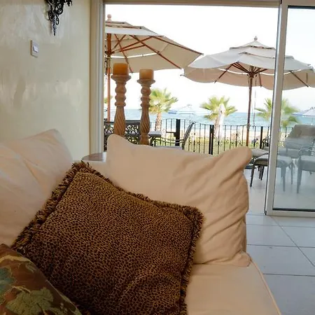 Fishbone Seafront House بيت للعطل *