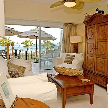 Fishbone Seafront House * لارنكا