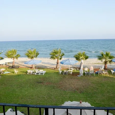 Fishbone Seafront House Holiday home