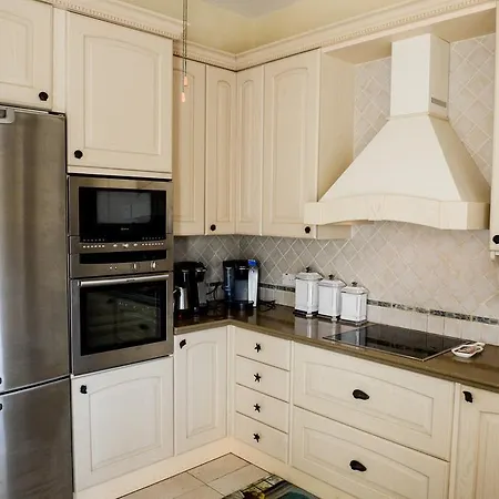 Fishbone Seafront House بيت للعطل لارنكا